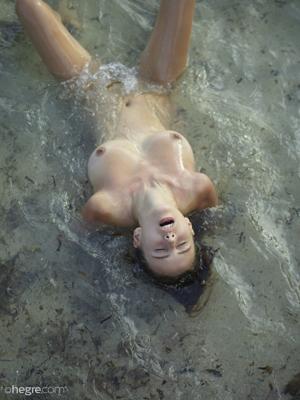 Alisa Amore - Ibiza Session - Photo 30 by Hegre