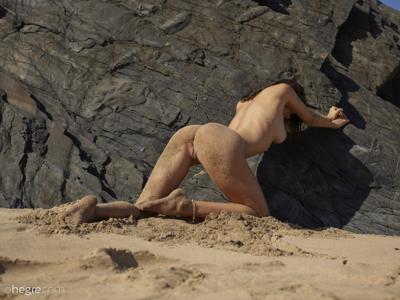 Anna Ralphs - Beach exhibitionist - Photo 35 by Hegre