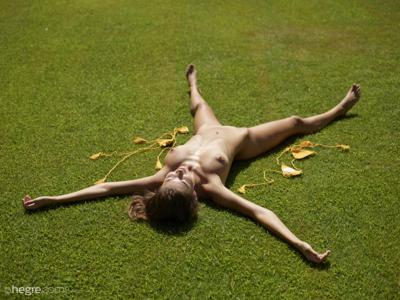 Anna Ralphs - Garden exhibitionist - Photo 1 by Hegre
