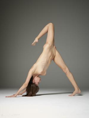 Anna Ralphs - nude figurine - Photo 26 by Hegre