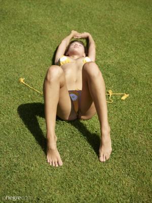 Anna Ralphs - yellow bikini - Photo 46 by Hegre