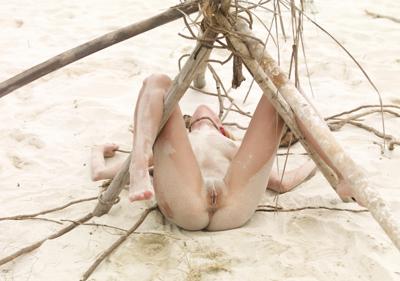 Anna Sbitnaya - Stranded - Photo 24 by Hegre