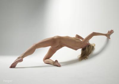 Candice B - Perfect Form - Photo 28 by Hegre
