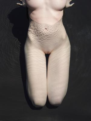 Emily Bloom - Black Pool - Photo 6 by Hegre