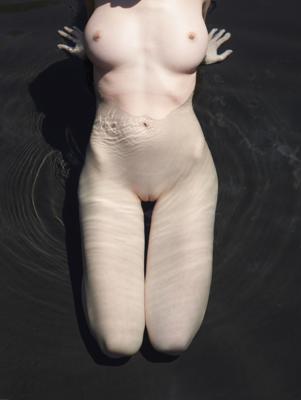 Emily Bloom - Black Pool - Photo 7 by Hegre