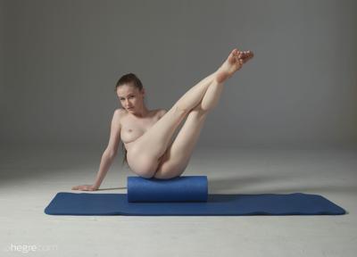 Emily Bloom - Elastic Elegance - Photo 11 by Hegre