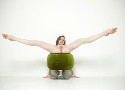 Emily Bloom - Naturally Nude - Photo 33 by Hegre