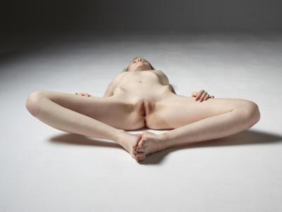 Emily Bloom - Not Shy - Photo 18 by Hegre