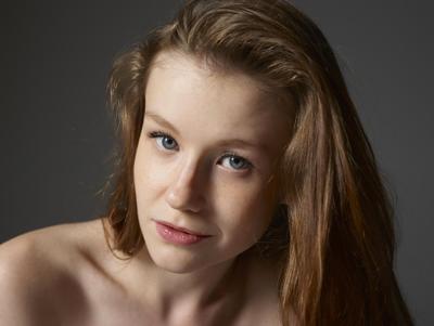 Emily Bloom - table fantasy - Photo 42 by Hegre