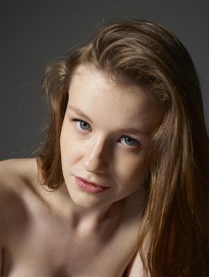 Emily Bloom - table fantasy - Photo 43 by Hegre
