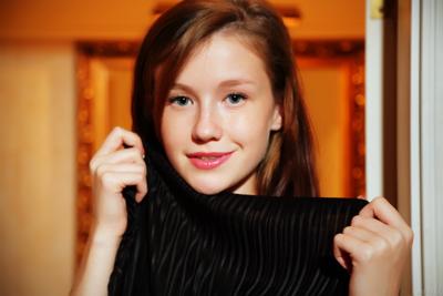 Emily Bloom - Presenting - Photo 36 by MetArt
