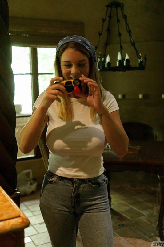 Gabbie Carter - Boats For Bullies - Photo 2 by Zishy
