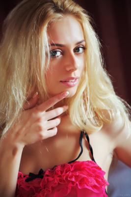 Jennifer Mackay - Kupeler - Photo 8 by MetArt