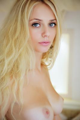 Jennifer Mackay - Ofereix - Photo 9 by MetArt