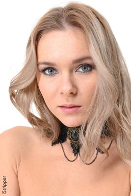 Karissa Diamond - Swinger Party - Photo 46 by iStripper
