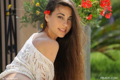 Lorena G - Dangerous - Photo 4 by Femjoy