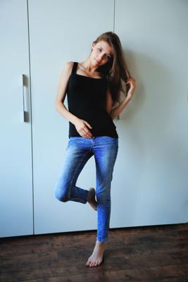 Mila Azul - Toneca - Photo 4 by MetArt