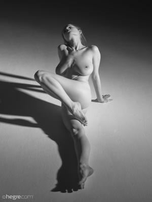 Samadhi Amor - Classical Nudes - Photo 21 by Hegre