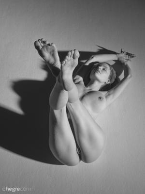 Samadhi Amor - Erotic Exhibition - Photo 20 by Hegre