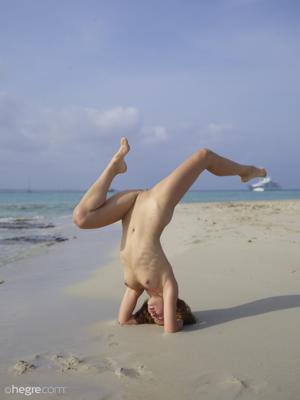 Viktoriia Aliko - Beach Acrobat - Photo 28 by Hegre